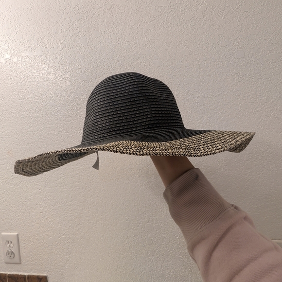 Time and Tru Accessories - Time and Tru Black and Tan Wide Brim Hat